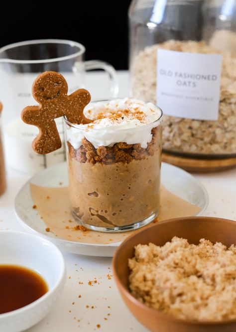 Gingerbread Overnight Oats Healthy, Gingerbread Chia Pudding, Chia Overnight Oats Healthy, Holiday Overnight Oats, Overnight Oats Christmas, Gingerbread Baked Oats, Gingerbread Overnight Oats, Christmas Overnight Oats, Winter Overnight Oats