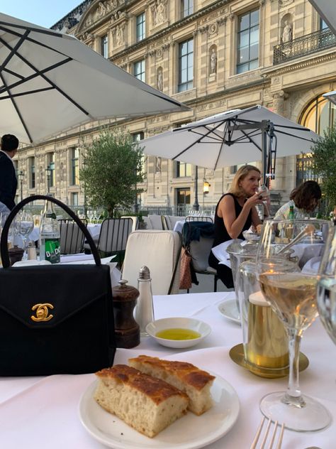 Late Night Dinner, Paris Rooftops, Parisian Summer, Parisian Lifestyle, Parisian Life, Voyage Europe, Future Lifestyle, Rich Life, Wine And Dine