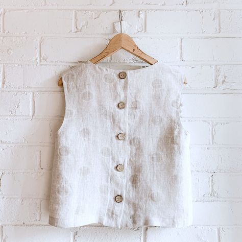 Meet the Tavi Top - Sew Tessuti Blog Linen Top Pattern, Cotton Top Patterns, Cotton Tops Designs, Diy Sy, Linen Fashion, Shell Top, 자수 디자인, A Jacket, Top Sewing Pattern