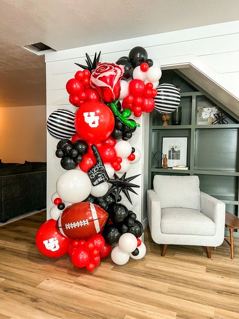 Sports Banquet Balloons, Football Banquet, Sports Banquet, Banquet Ideas, Football Themes, Football Party, Balloon Arch, Football Games, Balloon Garland