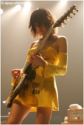 Holding A Guitar, Carrie Brownstein, Pj Harvey, Women Of Rock, Guitar Girl, Female Guitarist, Female Musicians, Rock N’roll, Women In Music