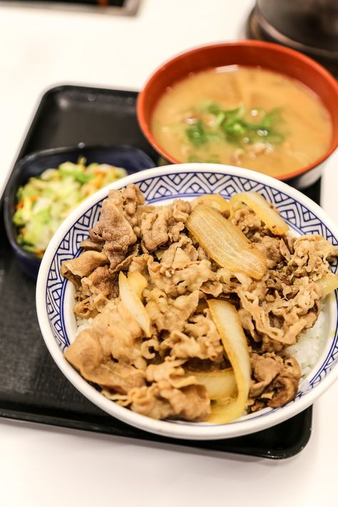 Yoshinoya (Shinjuku, Tokyo, Japan) Yoshinoya Beef Bowl Recipe, Yoshinoya Beef Bowl, Beef Bowl Recipe, Beef Bowl, Beef Rice, Shinjuku Tokyo, Beef Bowls, K Food, Beef And Rice