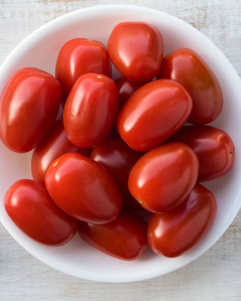 All About Small Tomatoes: 10 Cherry and Grape Varieties to Know | Kitchn Tomato Aesthetic, Grape Tomato Recipes, Grape Varieties, Small Tomatoes, Juicy Tomatoes, Cherry Tomato, Green Tomatoes, Fat Tuesday, School Lunches