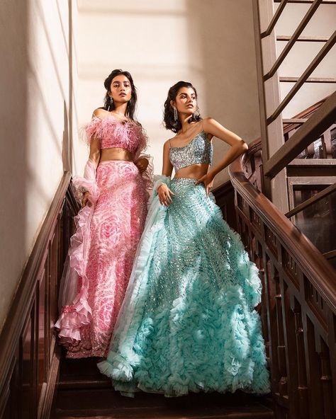 Trending Sister Of The Bride Outfit Ideas For Every Wedding Function! Wedding Dresses For Brides Sister, Engagement Dress For Girl, Dress For Bride Sister, Bridal Asia, Brides Sister, Sister Of The Bride, Sangeet Outfit, Mehendi Outfits, Bridesmaids Dress Inspiration