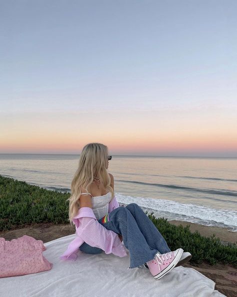 Lalala Girl, Pink Girl Aesthetic, Insta Goals, Watching The Sunset, Peach Aesthetic, Girlie Girl, Beach Fits, Style Inspiration Summer, Pinterest Girls