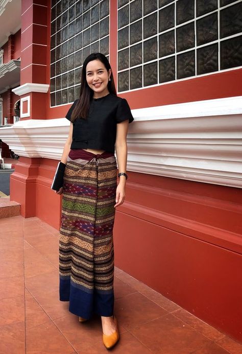 Thai Outfits Style, Shein Wrap Skirt, Thai Fashion Modern Casual, Thai Vacation Outfits, Thai Silk Dresses Modern, Thai Outfits Casual, Thai Dress Modern, Thai Outfits Modern, Thai Fashion Modern