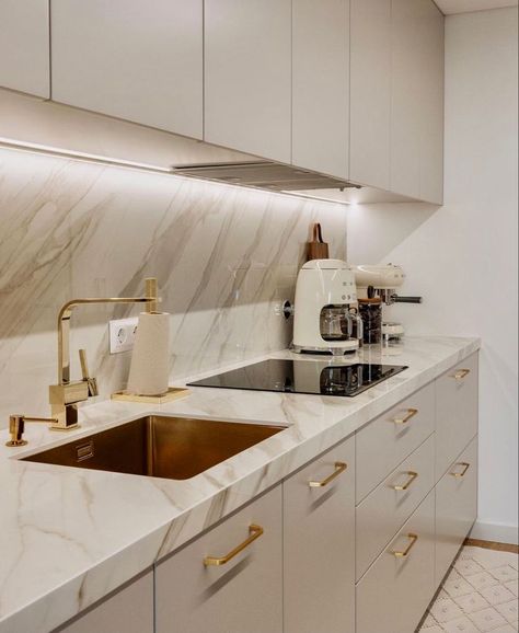 Mariana Machado’s Kitchen | Modern kitchen interiors, Kitchen interior design modern, Kitchen inspiration design Серая Кухня, Desain Pantry, Modern Kitchen Interiors, Kitchen Design Modern White, Kitchen Interior Design Decor, Kitchen Interior Design Modern, Kitchen Design Plans, House Design Kitchen, Kitchen Design Decor