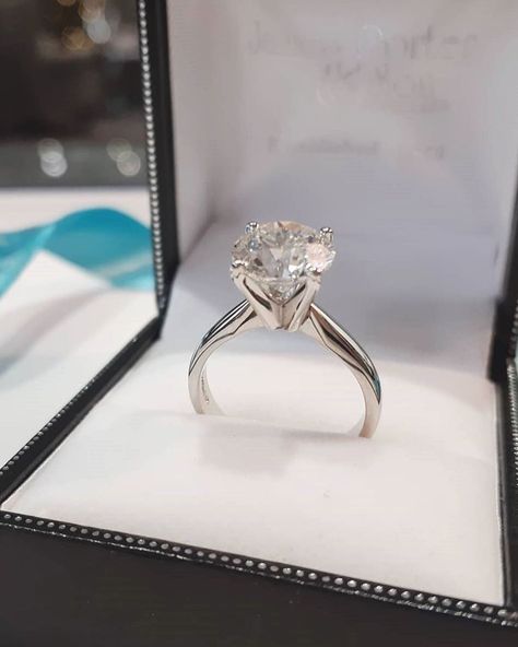 YES! platinum round brilliant cut 3ct solitaire in a high Tiffany style v- setting #tiffanys #engagamentring #3ct Tiffany Setting Engagement Ring, Cushion Cut Wedding Rings, Tiffany Wedding Rings, Stunning Rings, Setting Engagement Ring, Tiffany Setting, Special Engagement Ring, Fine Engagement Rings, Engagement Rings Sale