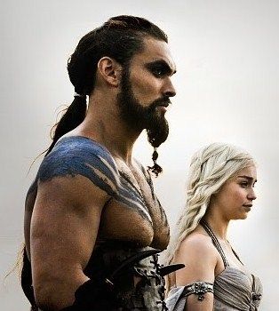 My Indian boyfriend finally agreed to be Drogo for Halloween so I can be Daenerys. Best. Halloween Couple Costume. EVER! Daenerys And Khal, Emilia Clarke Jason Momoa, Khal And Khaleesi, Game Of Thrones Pictures, Game Of Thrones Episodes, Funny Couple Costumes, Costume Viking, Best Couples Costumes, Clever Halloween