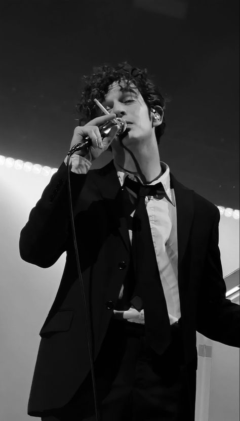 Matty Healy Clothes, Matty Healy Green Aesthetic, The 1975 Matty Healy, Matty Healy Wallpaper Iphone, Matty Healy Costume, Matty Healy Aesthetic Wallpaper, Matt Healy Aesthetic, Matty Healy Black And White, Matty Healy Photoshoot