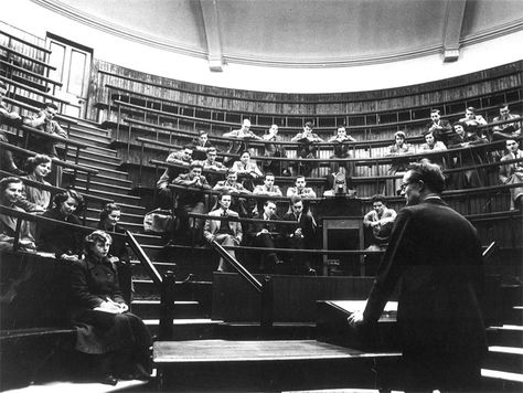 Anatomy Lecture Theatre, at the Old Medical School in the University of Edinburgh. Designed in 1877 by Robert Rowand Anderson. Still in use. Victorian Operating Theatre, Operation Theatre Aesthetic, University Lecture Aesthetic, Vibey Pictures, Edinburgh Architecture, Nursing Photos, Operation Room, University Lectures, University Of Edinburgh