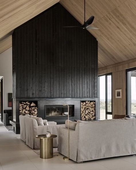 10 pins: Pinterest inspiration Scandinavian Fireplace With Built Ins, Scandinavian Chalet Interior, Modern Cabin Fireplace, Contemporary Mountain Home Interiors, Mountain Modern Bedroom, Scandinavian Cabin Interior, Scandinavian Cabin, Sky Ranch, Barn House Interior