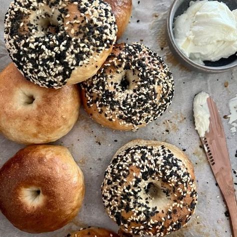 Sourdough Discard Bagels Recipe - The Pantry Mama Discard Bagels, Bagel Calories, Pantry Mama, Egg Bagel, Bagels Recipe, Sourdough Rolls, Sourdough Bagels, Discard Recipe, Bread Sourdough