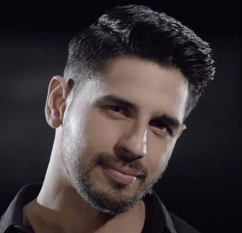 Sidharth Malhotra Hairstyle, Siddharth Malhotra Hairstyle, Ranveer Kapoor, Sid Malhotra, Handsome Indian Men, Siddharth Malhotra, Gents Hair Style, Fun Facts About Life, Sidharth Malhotra