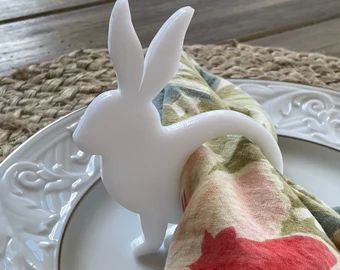 Acrylic napkin rings | Etsy Bunny Napkin Rings, Acrylic Bunny, Easter Napkins Rings, Spring Party Decorations, Easter Table Decor, Napkin Rings Diy, Easter Napkins, Bunny Napkins, Easter Table Settings