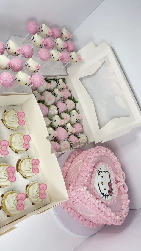 Bolo Da Hello Kitty, Hello Kitty Baby Shower, Hello Kitty Birthday Theme, Decoracion Hello Kitty, Hello Kitty Theme Party, Kitty Cupcakes, Hello Kitty Birthday Cake, Sweet Sixteen Birthday Party Ideas, Girly Birthday Party