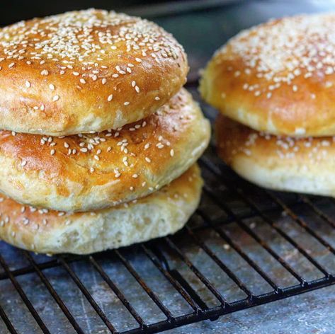 the best – potato hamburger buns. Potato Hamburger Buns, Potato Buns Recipe, Potato Bun Recipe, Potato Buns, Hamburger Bun Recipe, Smash Burgers, Perfect Bun, Potato Roll, Buns Recipe