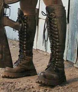 Zombie Apocalypse Boots, Zombie Apocalypse Shoes, Zombie Acopalypse Outfit, Apocalypse Core Clothes, Zombie Apocalypse Accessories, Pink Zombie Apocalypse Aesthetic, Zombie Apocalypse Reference, Shoes Apocalypse, Zombie Apocalypse Camp