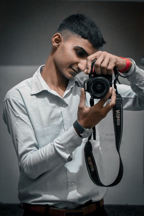 Smart camera boy Camera wallpaper camera boy DP Wallpaper Camera, Camera Wallpaper, Boy Dp, Men Boys, Model Poses, The Truth, Behind The Scenes, Fashion Photography, Photography