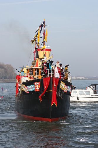 'Sinterklaas' is coming, dordrecht 2011 066, Netherlands Sinter Klaas, Saints For Kids, Dutch Netherlands, Big Gift, Holidays Around The World, St Nicolas, Saint Nicolas, Netherlands Travel, Amsterdam City