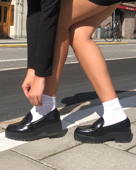 Maya on Instagram: “Back to school (lol)” Derry Girls, Dr Shoes, Look Retro, Kleidung Diy, White Socks, Shoe Inspo, Stil Inspiration, Aesthetic Shoes, Mode Inspo