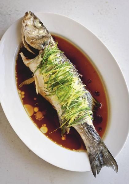 Recipes: Chinese New Year Whole Sea Bass Recipes, Chinese New Year Dishes, Sea Bass Recipes, Authentic Chinese Recipes, Steamed Fish, Shellfish Recipes, Pinoy Food, Sea Bass, Indonesian Food