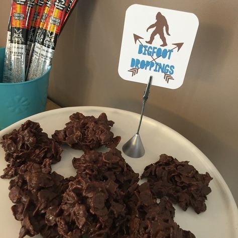 Bigfoot droppings:  melt 1.5 cups chocolate chips with 1 cup peanut butter in microwave.  Fold in 3 cups corn flakes. Drop onto wax paper.  Place in refrigerator until set. Bigfoot Snacks, Bigfoot Themed Birthday Party, Bigfoot Party Food, Sasquatch Birthday Party, Bigfoot Party Ideas, Bigfoot Birthday Party Ideas, Big Foot Party Ideas, Cryptid Birthday Party, Diy Bigfoot