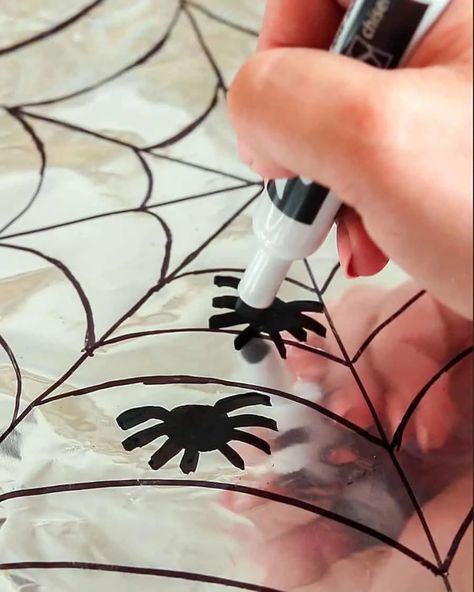 Dancing Spiders Experiment, Moving Spider, Different Spiders, Spider Activities, Spider Drawing, Halloween Themed Activities, Diy Fluffy Slime, Rubber Cement, Halloween Science