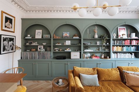 Teal Built In Bookcase, Colored Bookshelves, Green Bookshelves, Home Libraries, Modern Exterior, Front Room, House Inspo, Family Room, Room Design