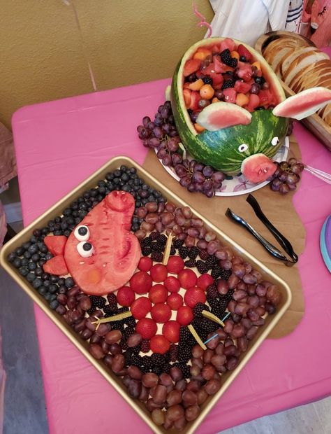 Peppa Pig Fruit Tray, Peppa Pig Fruit, Sunflower Farm, Fruit Platters, Fruit Trays, Fruit Platter, Fruit Tray, Fruit Plate, Peppa Pig