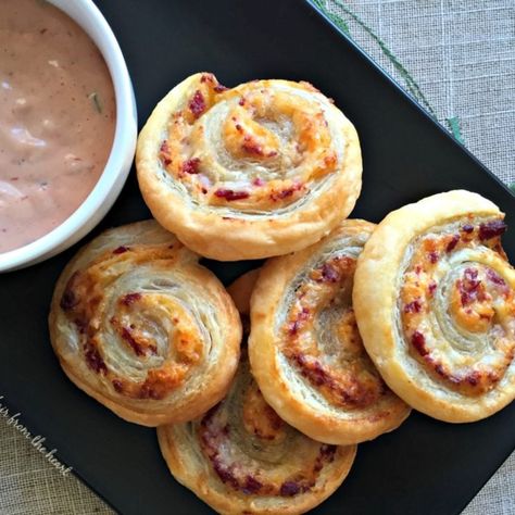 Puff Pastry Reuben Pinwheels Reuben Pinwheels, Mini Reuben Appetizers, Green Appetizers, Irish Potato Bites, Sauerkraut Balls, Irish Appetizers, St Patrick's Day Appetizers, St Patricks Food, Mint Chocolate Cheesecake