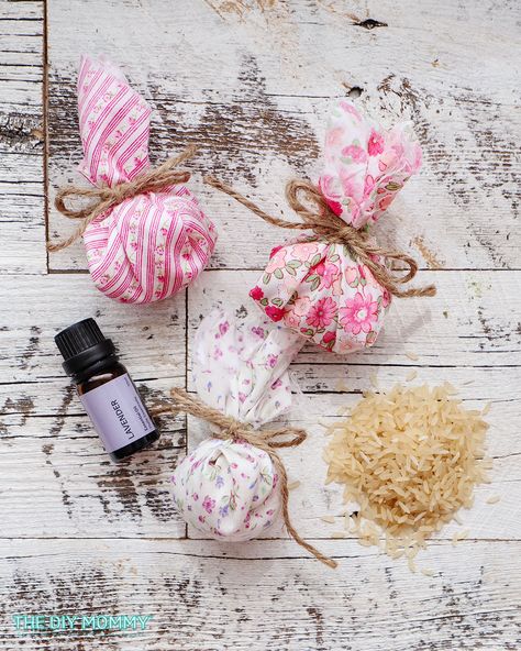 Diy Sachet Bags Essential Oils, Scented Rice Sachets, Rice Sachets Essential Oils, Essential Oil Sachets Diy, How To Make Sachets For Drawers, Diy Sachet Bags, Diy Drawer Sachets, Lavender Sachets Diy, Wax Sachet