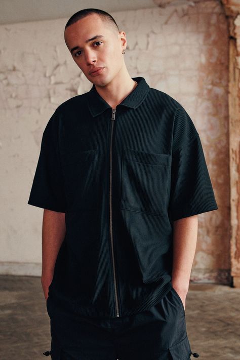 As part of our modern EDIT range, this oversized short sleeve shirt is crafted from a plisse fabric with a full zip fastening, boasting dual chest pockets and a polo style collar. 97% Polyester, 3% Elastane. Polo Oversize, Oversized Short Sleeve Shirt, Plisse Fabric, Chunky Trainers, Polo Style, Chest Pocket, Cargo Shorts, Short Sleeve Shirt, Black Shirt