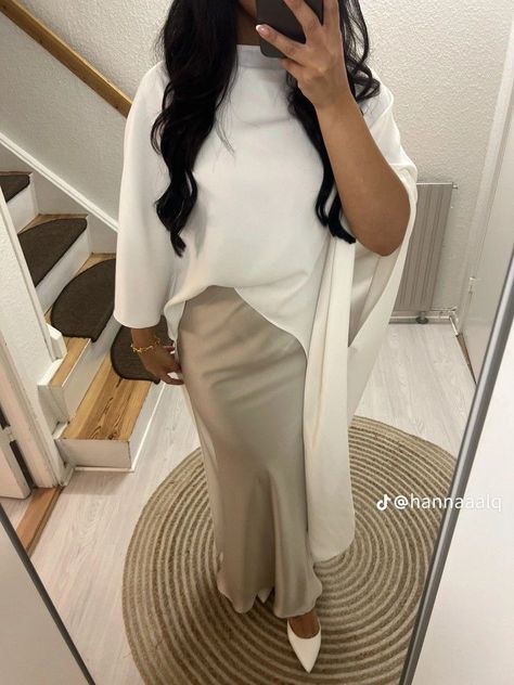 not my pic- love the skirt and such a cute outfit! Classy Hijab Outfits, Modest Outfits Muslim, Outfits Muslim, Holiday Outfits Summer, Eid Outfit, Eid Outfits, Outfit Zara, Modesty Outfits, Mode Zara