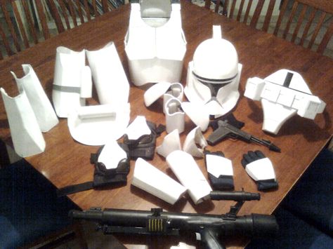 clone-trooper-cardboard-costume-parts Diy Storm Trooper Costume, Clone Trooper Costume, Diy Starwars, Diy Armor, Star Wars Costumes Diy, Storm Trooper Costume, Knight Cosplay, Clone Trooper Helmet, Jedi Costume