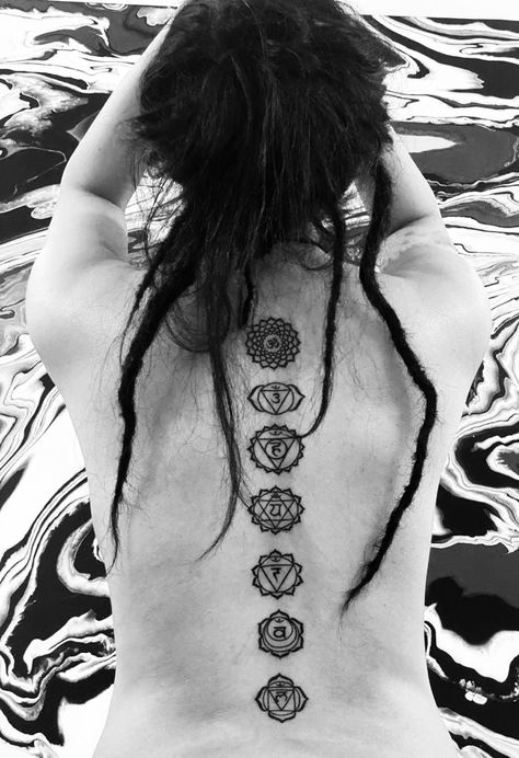 Om 7 chakras tattoo on back with mandala design Chakra Tattoo Back, Chakra Tattoo Spine, Chakra Back Tattoo, Chakras Tattoo, Girl Spine Tattoos, Back Tattoo Women Spine, Back Tattoos Spine, Feminine Back Tattoos, Spine Tats