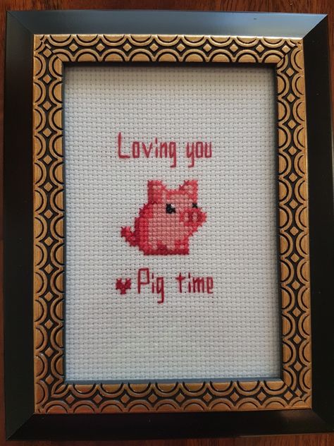 "Loving you pig time" Pig cross stitch. Cute Pig Cross Stitch Patterns, Pig Cross Stitch Patterns, Sloth Cross Stitch Pattern, Pig Cross Stitch, Pig Embroidery, Geek Cross Stitch, Cross Stitch Beginner, Tiny Cross Stitch, Pig Art