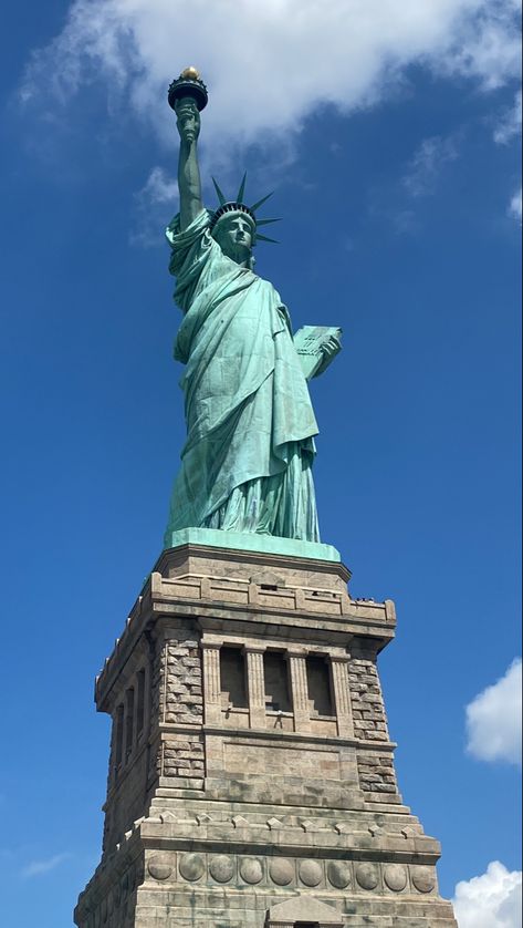 New York تمثال الحرية, New York Pictures, Lady Liberty, Iphone 16, Statue Of Liberty, Statue, New York, Iphone, Funny