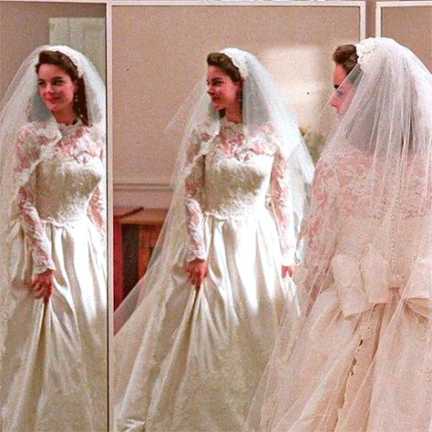 Annie Banks Father Of The Bride, Annie Father Of The Bride, Annie Banks, The Bride Movie, Dramatic Wedding Dress, Gowns Vintage, Female Icons, Vintage Tiara, Bride Gown