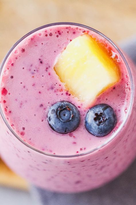 Blueberry Pineapple Smoothie - A sweet and fresh smoothie to grab when you think you may miss eating your daily serving of fresh fruits! Blueberry Pineapple Smoothie, Pineapple Smoothie Recipes, Apricot Smoothie, Smoothie Fruit, Resep Smoothie, Fresh Smoothies, Pineapple Smoothie, Blueberries Smoothie, Good Smoothies