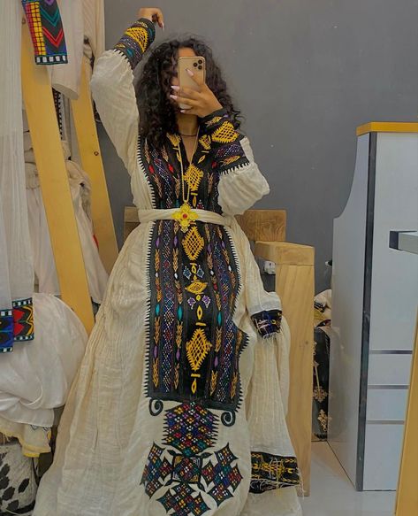 axum tilfi Hanan Tarik, Habesha Kemis Wedding, Tigray Dress, Ethiopian Clothes, Habesha Clothes, Amhara Culture, Eritrean Dress, Ethiopian Culture, Ethiopian Clothing