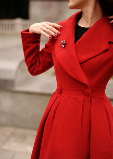 High Low Coat, Mode Mantel, Envy Clothing, Wool Coat Women, Stylish Coat, Wool Clothing, Coat Winter, Red Coat, Look Vintage