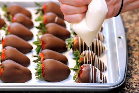 Chocolate Covered Strawberry Recipe, Chocolate Dipped Strawberries, Strawberry Dip, Snacks Für Party, Covered Strawberries, Chocolate Strawberries, Chocolate Covered Strawberries, Strawberry Recipes, Chocolate Dipped