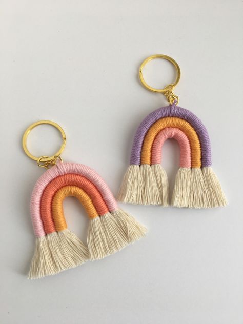 Macrame keychain rainbows Rainbow Keychain, Macrame Rainbow, Macrame Keychain, Macrame, Rainbow, Macramé