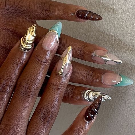 Textured Nail Art, Textured Nails, Trending Nail Designs, The Best Nail Designs, Different Color Nails, Gold Chrome Nails, Best Nail Designs, Metallic Nail Art, Latest Nail Designs