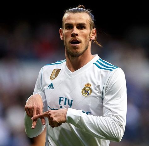 Gareth Bale Bale 11, Bale Real, Santiago Bernabeu, Gareth Bale, Cool Wallpapers Cartoon, Cartoon Jokes, Madrid Spain, Football Players, Real Madrid