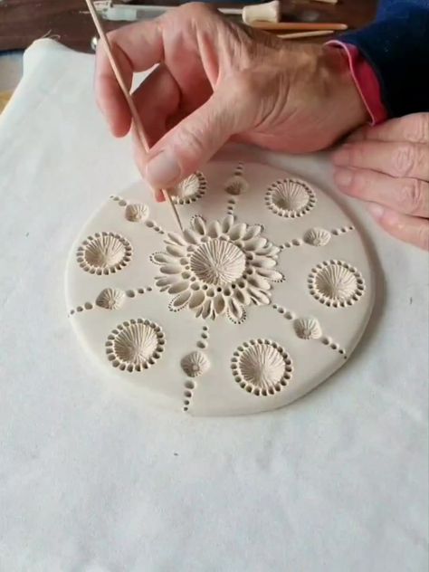 Mari Stone Ceramics, Clay Mandala Design, Clay Plaques Ideas, Mandala Pottery, Clay Mandala, Ceramic Mandala, Bamboo Jewelry, Ceramic Pattern, Art Therapy Projects