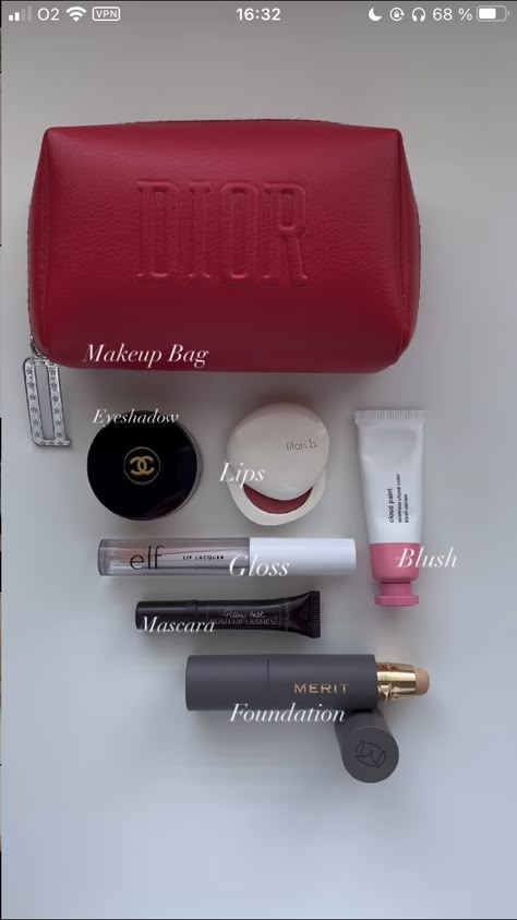 Simple Makeup Collection, Minimalist Makeup Collection, Minimalist Makeup Bag, Makeup Bag Essentials, Minimalist Makeup, Minimal Makeup, Makeup Tut, Makeup Needs, Beauty Products Drugstore