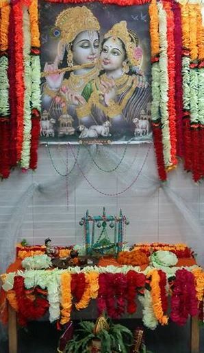 Krishna Jhula Decoration Ideas, Krishna Janmashtami Decoration Ideas, Jhula Decoration Ideas, Krishna Janmashtami Decoration, Jhula Decoration, Krishna Jhula, Diy Decoration Ideas, Long Blouse Designs, Janmashtami Decoration