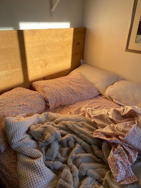 Comfy Bed Aesthetic, Coziest Bed, Comfy Bedding, Floral Sheets, Diy Room Decor For Teens, Room Update, Cozy Aesthetic, Comfy Bed, Spare Bedroom